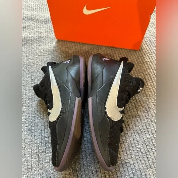 Nike Zoom Freak 2 Youth Size 4Y Boy Black Basketball Running Shoes - Picture 9 of 10